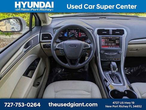 Used 2014 Ford Fusion SE FWD image 17