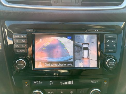 Used 2016 Nissan Rogue SV w/ SV Premium Package image 29