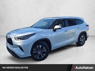 Used 2023 Toyota Highlander XLE FWD video 1