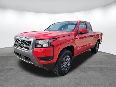 Used 2025 Nissan Frontier SV image 3