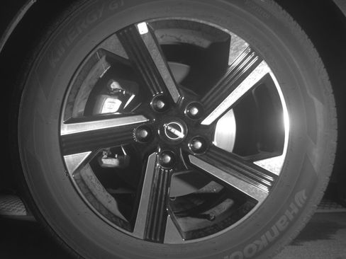 Used 2025 Nissan Sentra SV FWD image 15