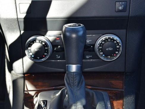 Used 2011 Mercedes-Benz GLK 350 4MATIC image 19