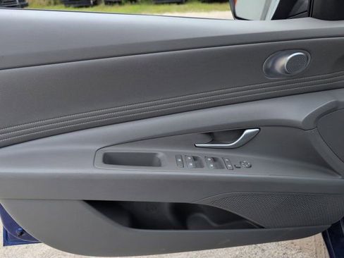 Used 2025 Hyundai Elantra SEL FWD image 11
