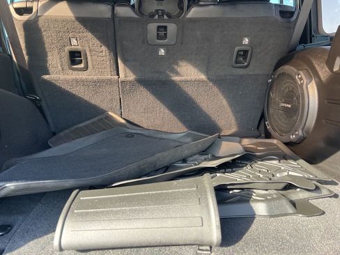 Used 2021 Jeep Wrangler Unlimited Rubicon image 10