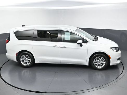 Used 2023 Chrysler Voyager LX FWD image 45