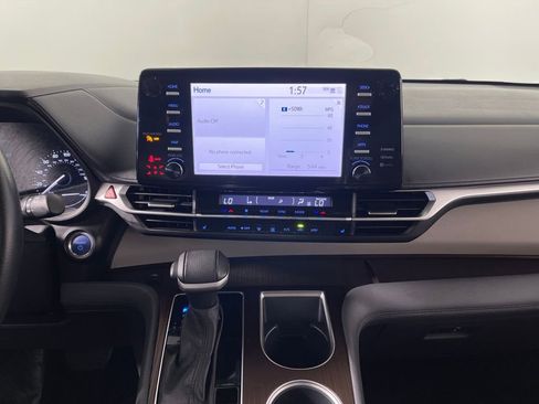 Certified 2023 Toyota Sienna XLE image 15