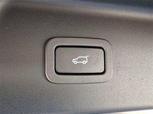 Used 2018 Land Rover Range Rover HSE image 25