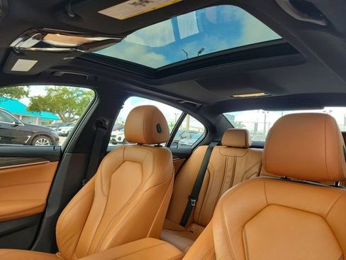 Used 2020 BMW 530e xDrive 530e xDrive iPerformance w/ Premium Package image 17