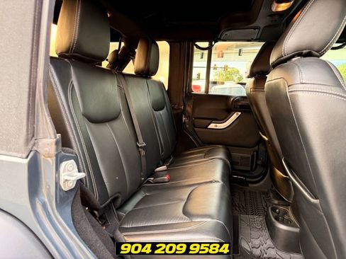 Used 2017 Jeep Wrangler Unlimited Rubicon AWD/4WD image 31