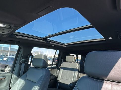 Certified 2025 Chevrolet Suburban Z71 w/ Comfort Package image 15