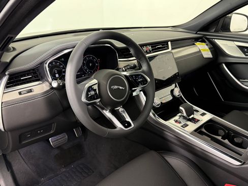 Used 2024 Jaguar XF R-Dynamic SE AWD/4WD image 4