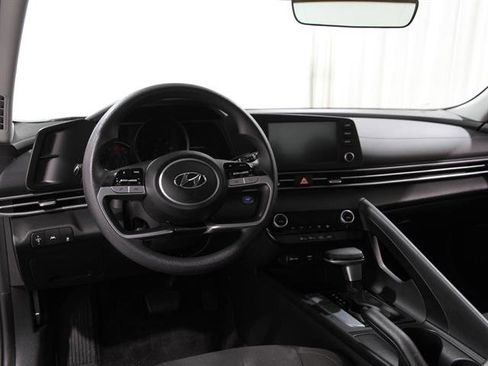 Used 2021 Hyundai Elantra SEL image 6