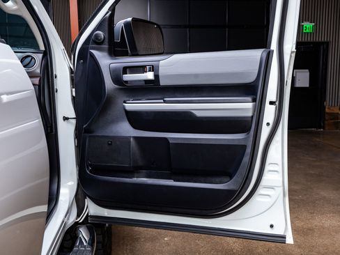 Used 2020 Toyota Tundra Limited w/ Limited Premium Package image 37