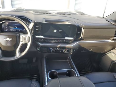 Used 2025 Chevrolet Silverado 2500 LTZ w/ LTZ Convenience Package AWD/4WD image 15