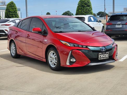 Used 2017 Toyota Prius Prime Advanced FWD image 3