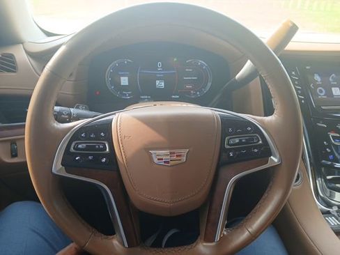 Used 2016 Cadillac Escalade Platinum AWD/4WD image 11