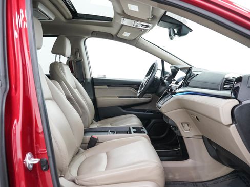 Used 2023 Honda Odyssey Touring image 13