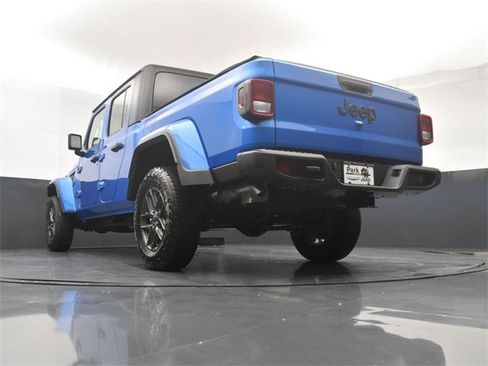 New 2025 Jeep Gladiator Sport image 21