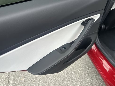 Used 2019 Tesla Model 3 Long Range image 18