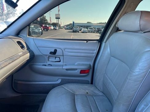 Used 2000 Ford Crown Victoria LX RWD image 10