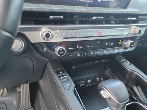 Used 2024 Kia Telluride EX w/ EX Captain's Chair Package AWD/4WD image 20