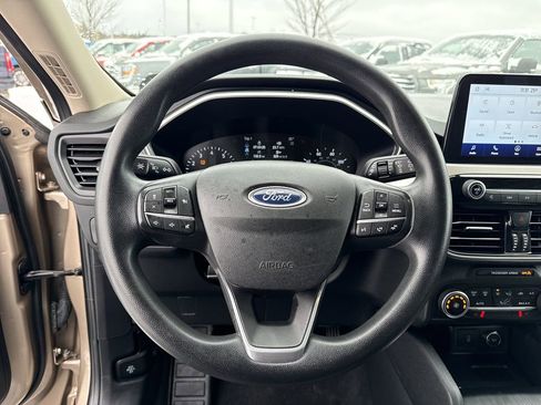 Used 2020 Ford Escape SE image 16