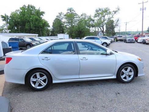 Used 2012 Toyota Camry SE FWD image 5