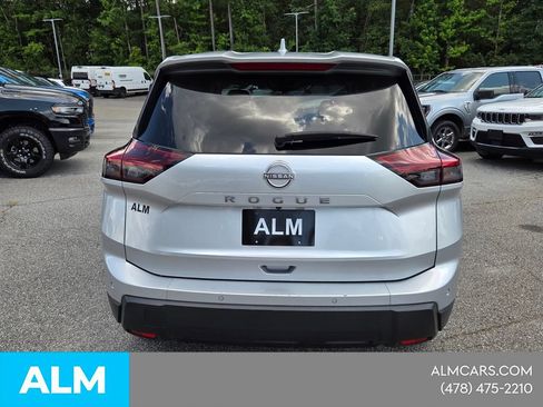 Used 2025 Nissan Rogue SV FWD image 12