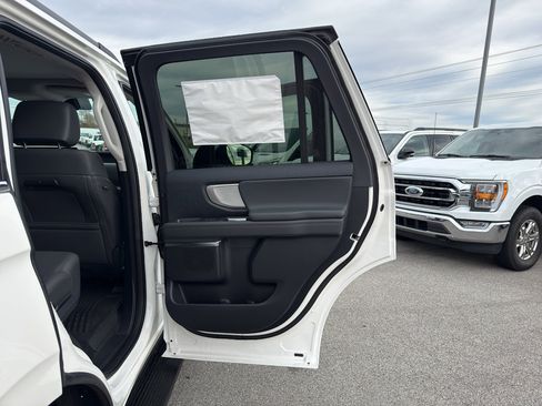 New 2025 Ford Expedition Active image 16