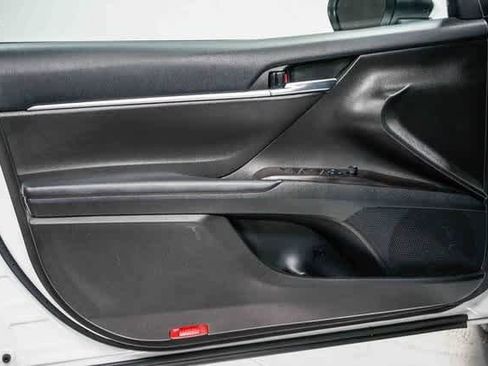 Used 2023 Toyota Camry SE image 18