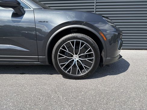 New 2025 Porsche Macan 4 Electric AWD/4WD image 17