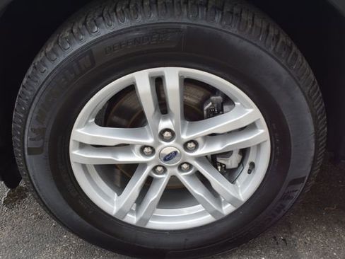 Used 2023 Ford Explorer XLT image 47