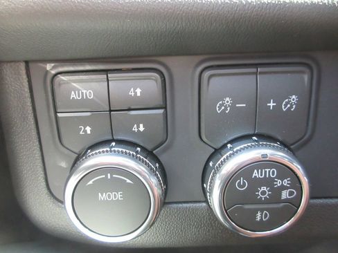 New 2026 GMC Yukon AT4 w/ AT4 Premium Package AWD/4WD image 17