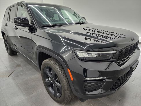 Used 2023 Jeep Grand Cherokee Limited w/ Black Appearance Package image 2