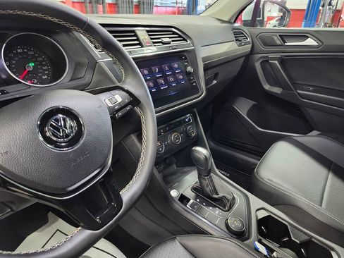 Certified 2021 Volkswagen Tiguan SE w/ Panoramic Sunroof Package image 7