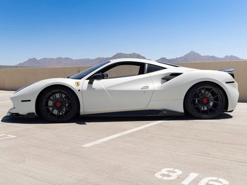 Used 2018 Ferrari 488 GTB RWD image 8