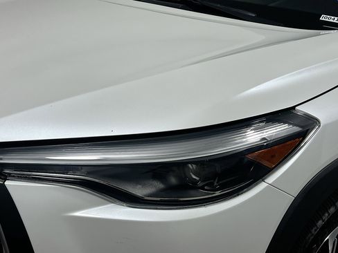 Used 2022 Toyota Corolla Cross XLE w/ Convenience Package AWD/4WD image 11