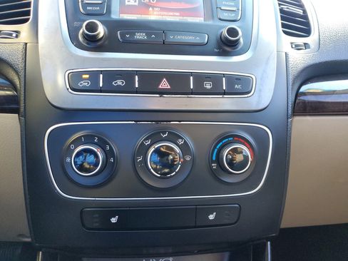 Used 2014 Kia Sorento LX image 20