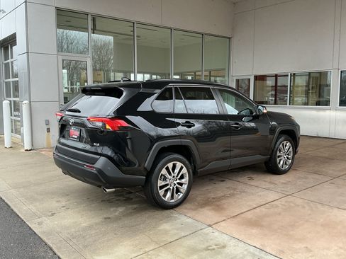 Used 2022 Toyota RAV4 XLE Premium FWD image 21