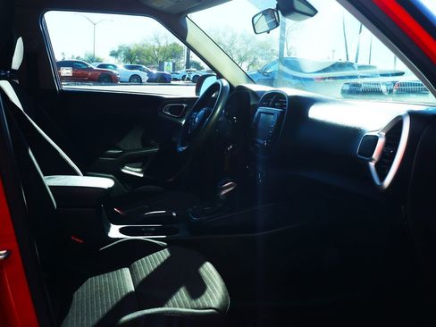 Used 2020 Kia Soul S image 35