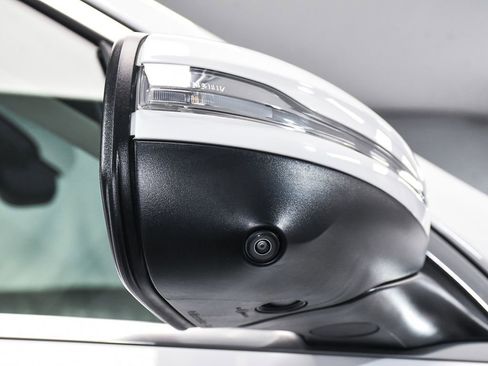 Used 2025 Mercedes-Benz GLE 350 4MATIC w/ AMG Line Exterior image 71