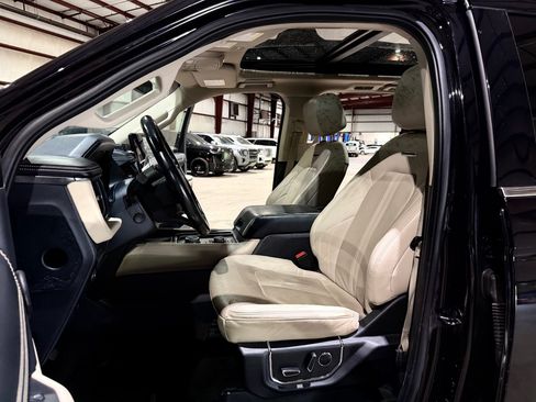 Used 2023 Ford Expedition Max Platinum AWD/4WD image 14