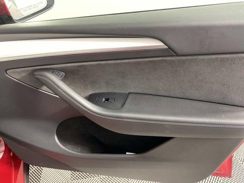 Used 2023 Tesla Model Y Long Range AWD/4WD image 23