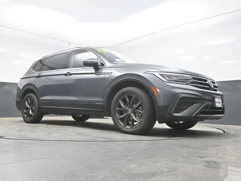 Used 2023 Volkswagen Tiguan SE AWD/4WD image 36