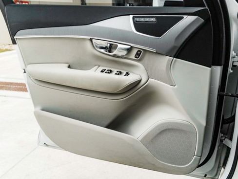 Used 2021 Volvo XC90 T5 Momentum w/ Climate Package image 18