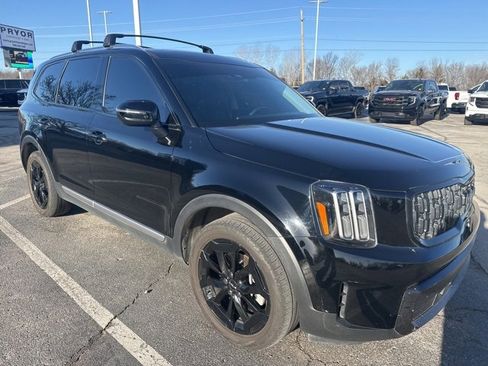 Used 2024 Kia Telluride EX w/ EX Captain's Chair Package image 1