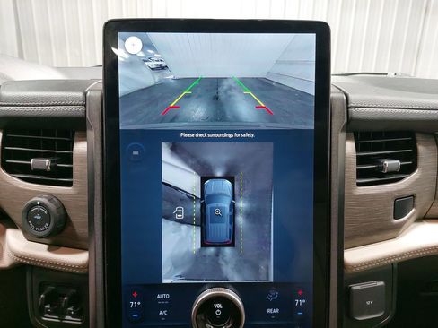 Used 2023 Ford Expedition Limited image 27