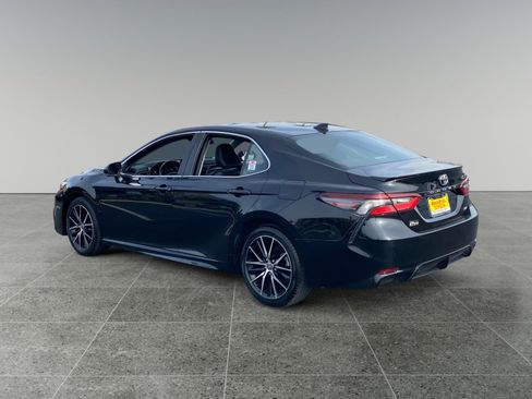 Used 2024 Toyota Camry SE FWD image 3