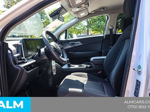 Used 2025 Kia Sportage LX FWD image 17