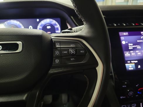 Used 2024 Jeep Grand Cherokee L Altitude AWD/4WD image 28